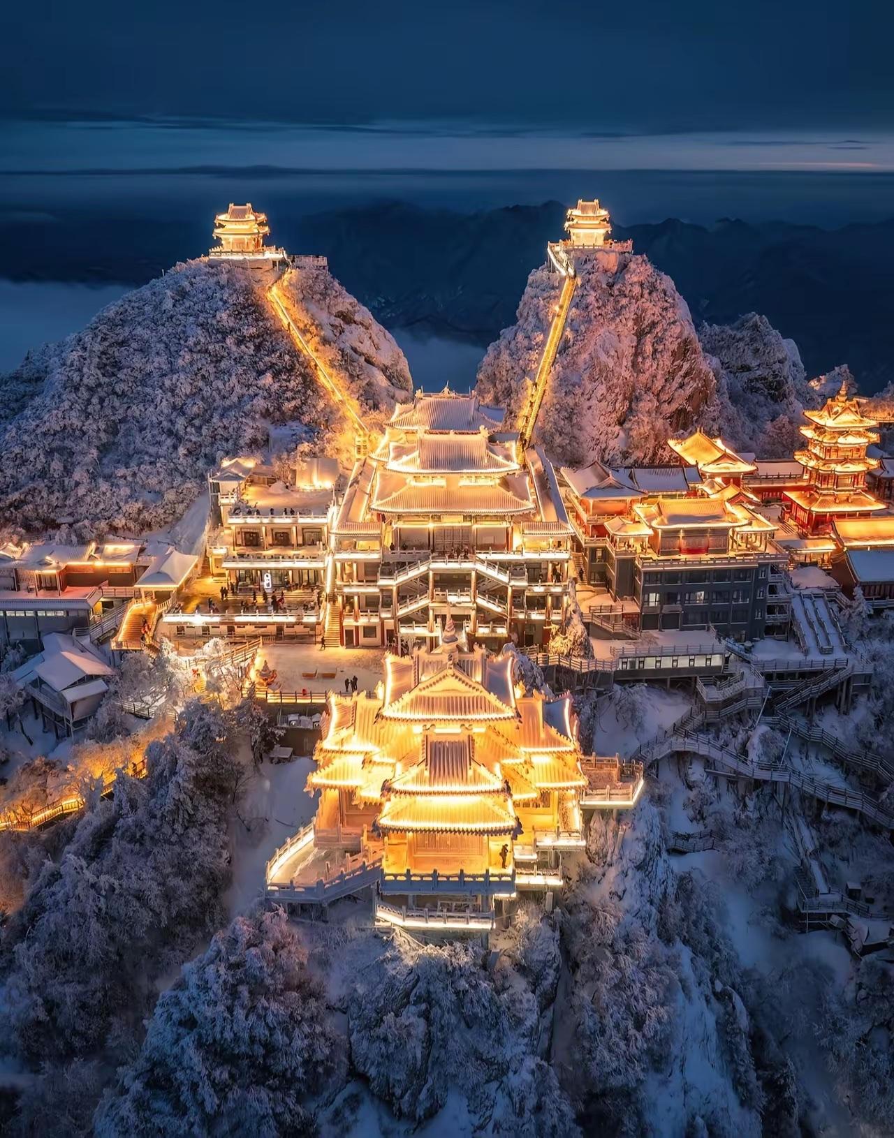 天宫霞光·人间仙境·盛世容颜·答案在路·自由在风·互相成全·彼此成就·共同发光