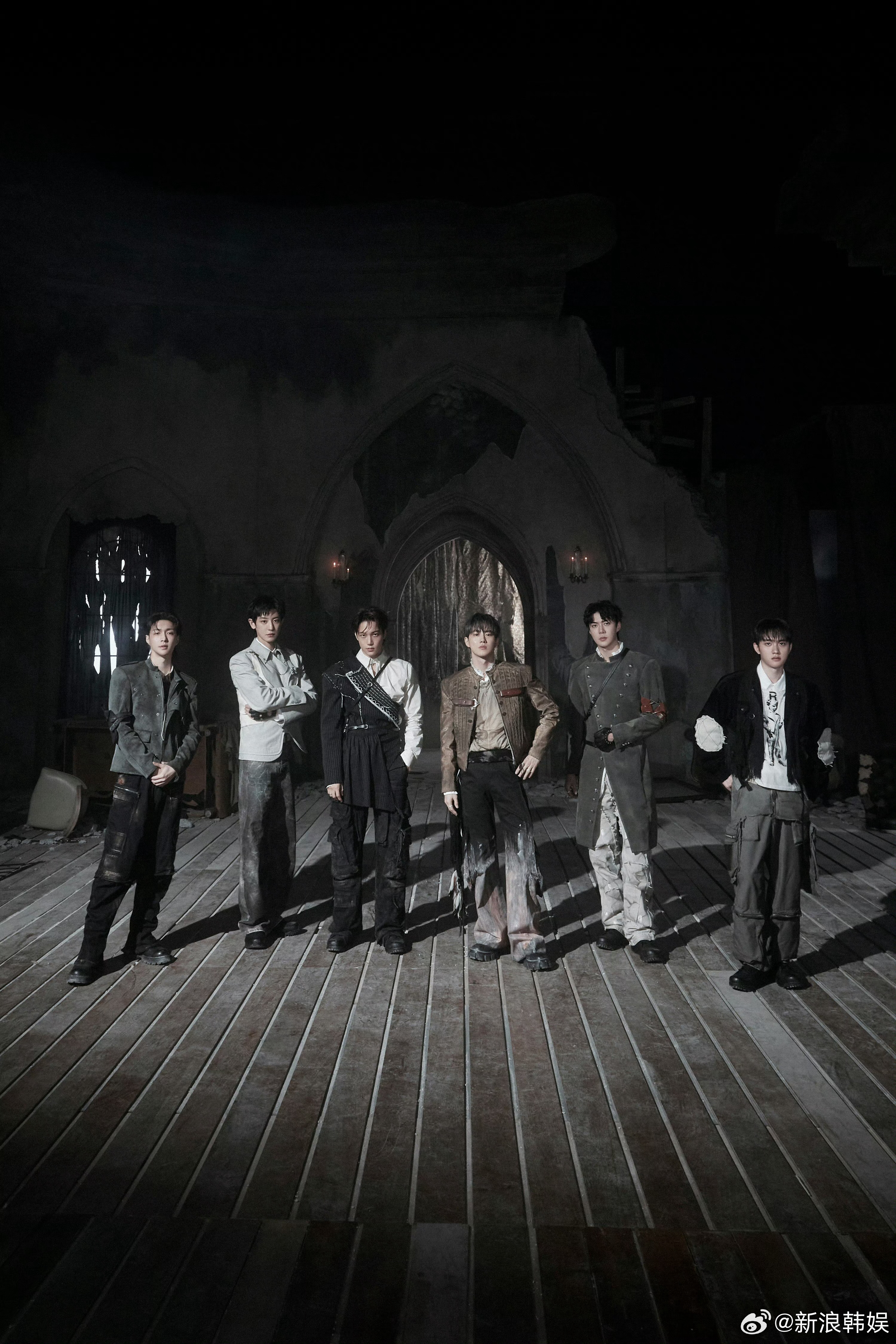 EXO最新预告照EXO团体预告照EXO 正规八辑《REVERXE》团体预告照再释