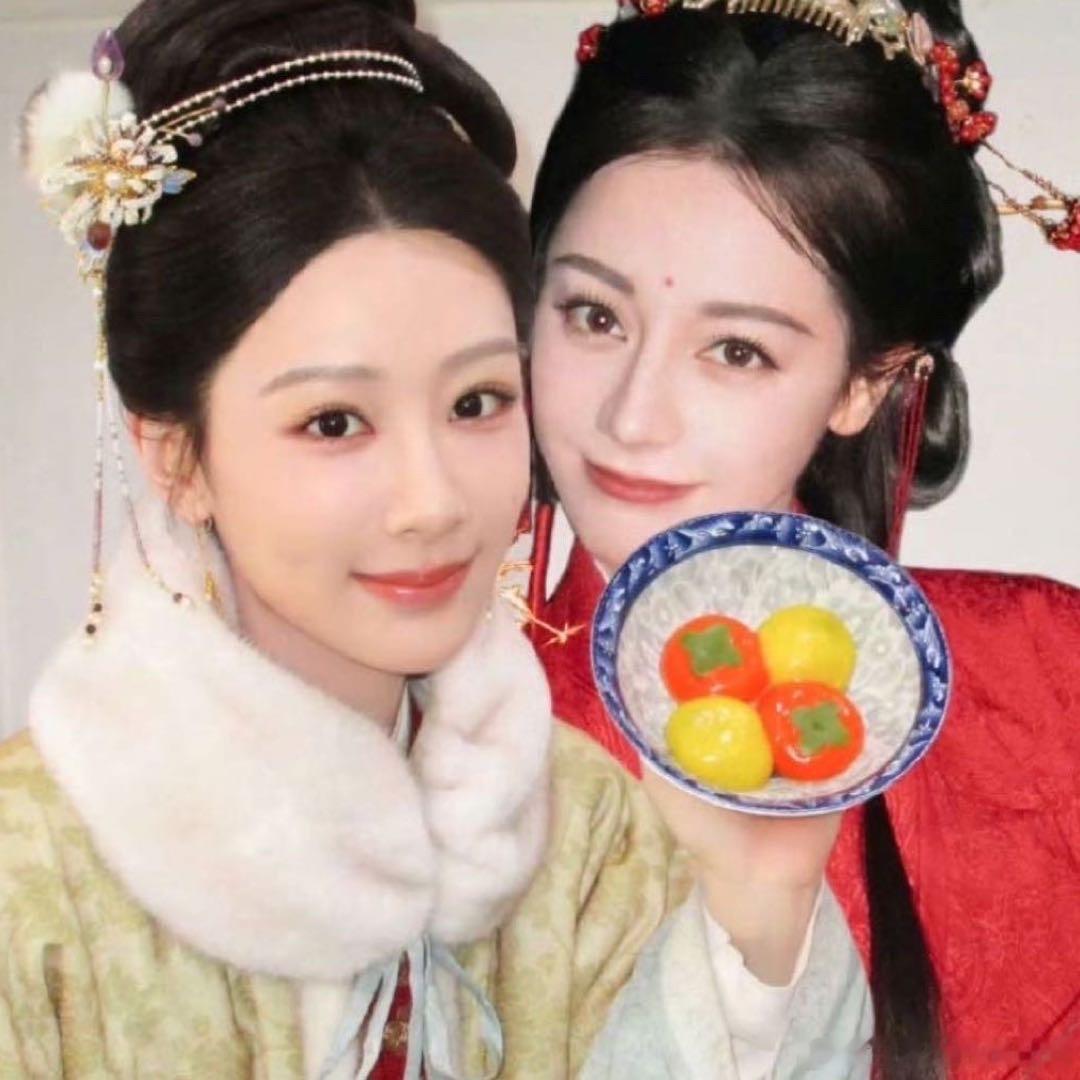 杨紫[超话] 迪丽热巴[超话] 我们是90双姝我们看不上彼此却又更看不上旁人无法