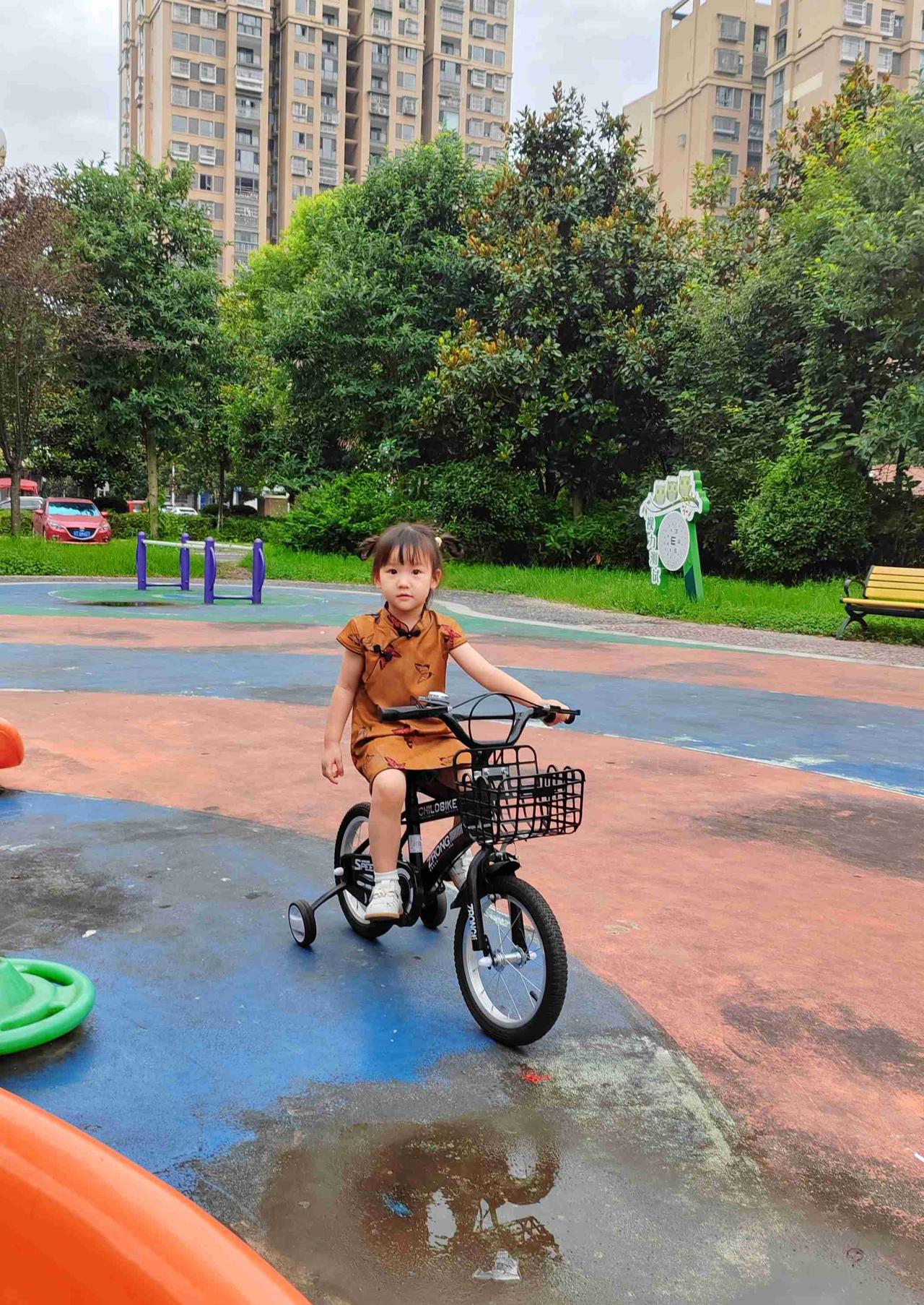 我的今日状态：😁轻松愉快
我这里的天气：🌈雨过天晴 
萌妹骑行🚴‍♀️今天
