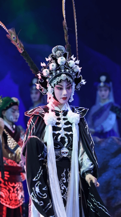 内娱舞台换装靠剪辑白骨精换装靠实力 内娱真的该来学学！人家越剧换装靠的是硬实力，