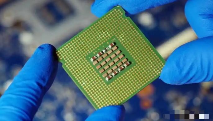 中国突然放出话来，以后再也不当那个任劳任怨的冤大头了，不管是哪个国家，想从我们这