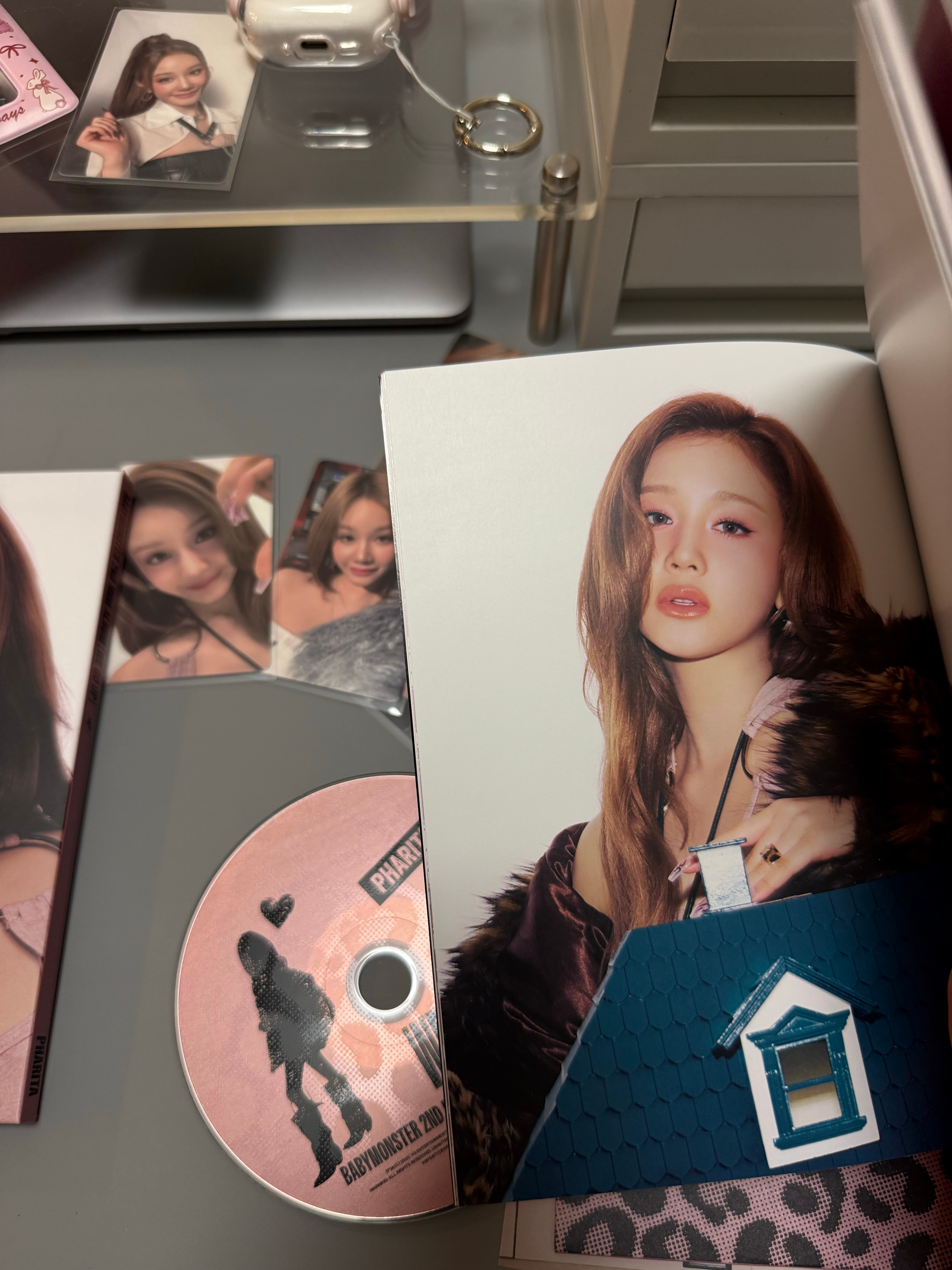 PHARITA[超话] 这次的单封质感太好了吧，建议地球人人手一本 ​​​