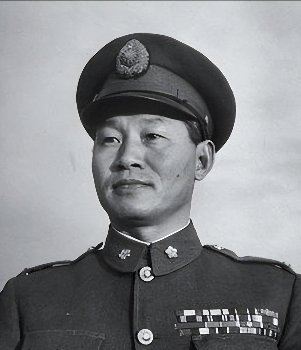 [微风]1951年的一晚，孙立人躺在床上，准备入睡，习惯性地将妻子搂进怀中。然而