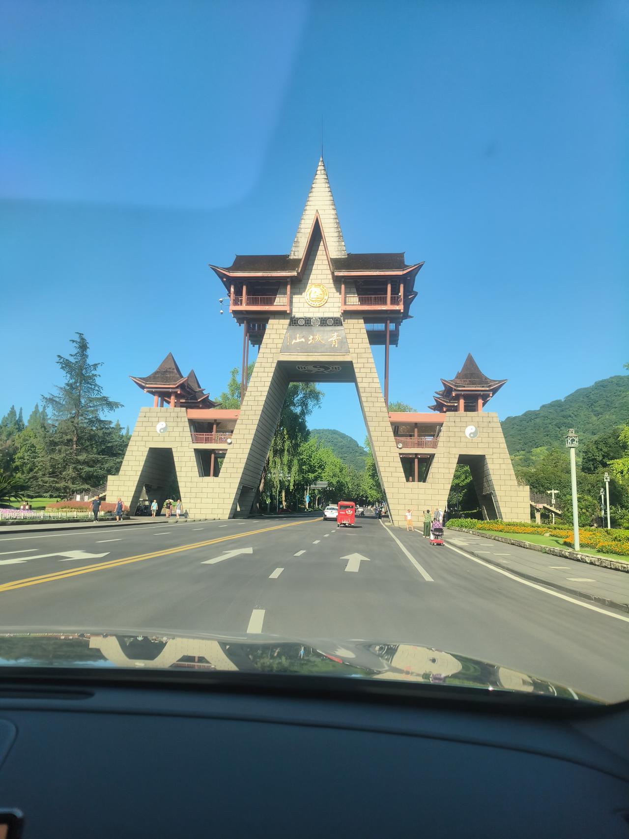 在成都很多年了，还没问道青城山，今天第一次，建议上山索道，下山徒步，不那么累，全