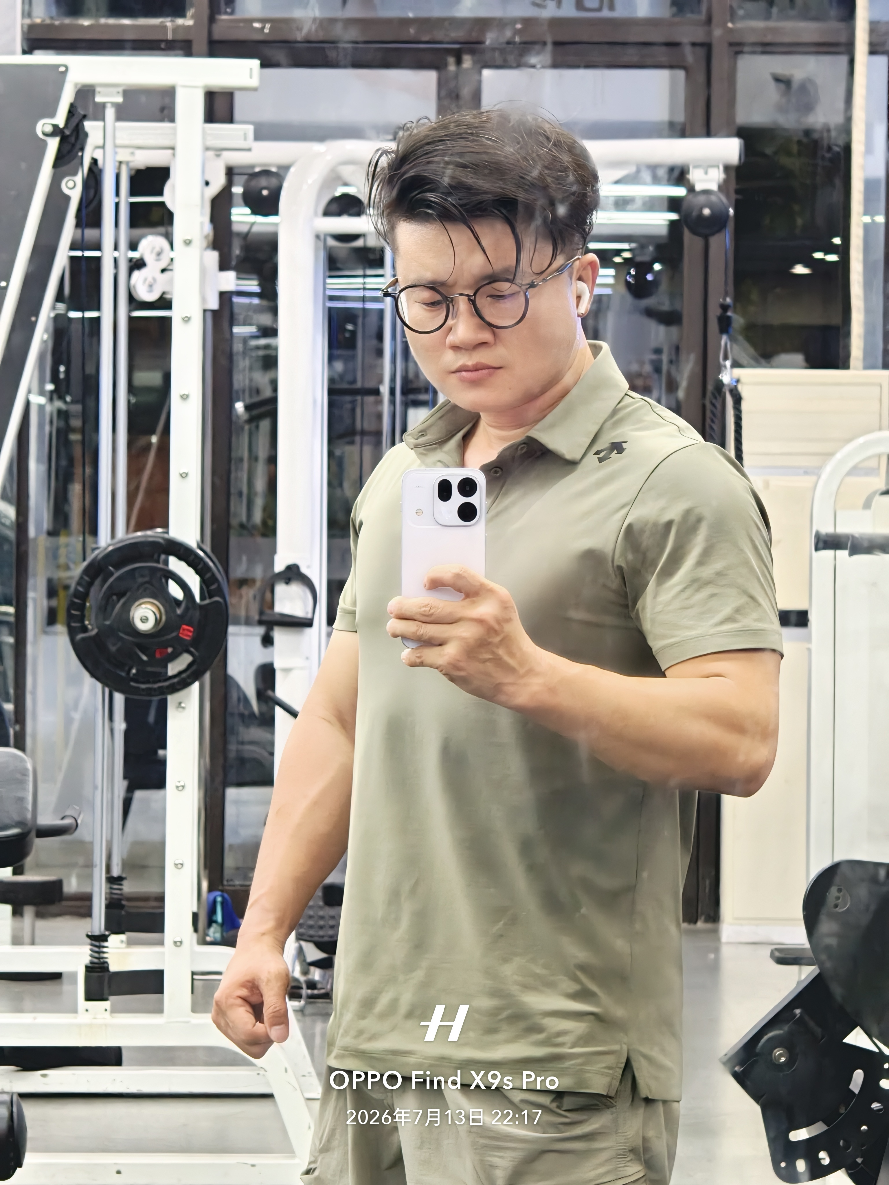 健身打卡 2026 年第 77 次！横看成岭侧成峰，今晚多少整点胸！