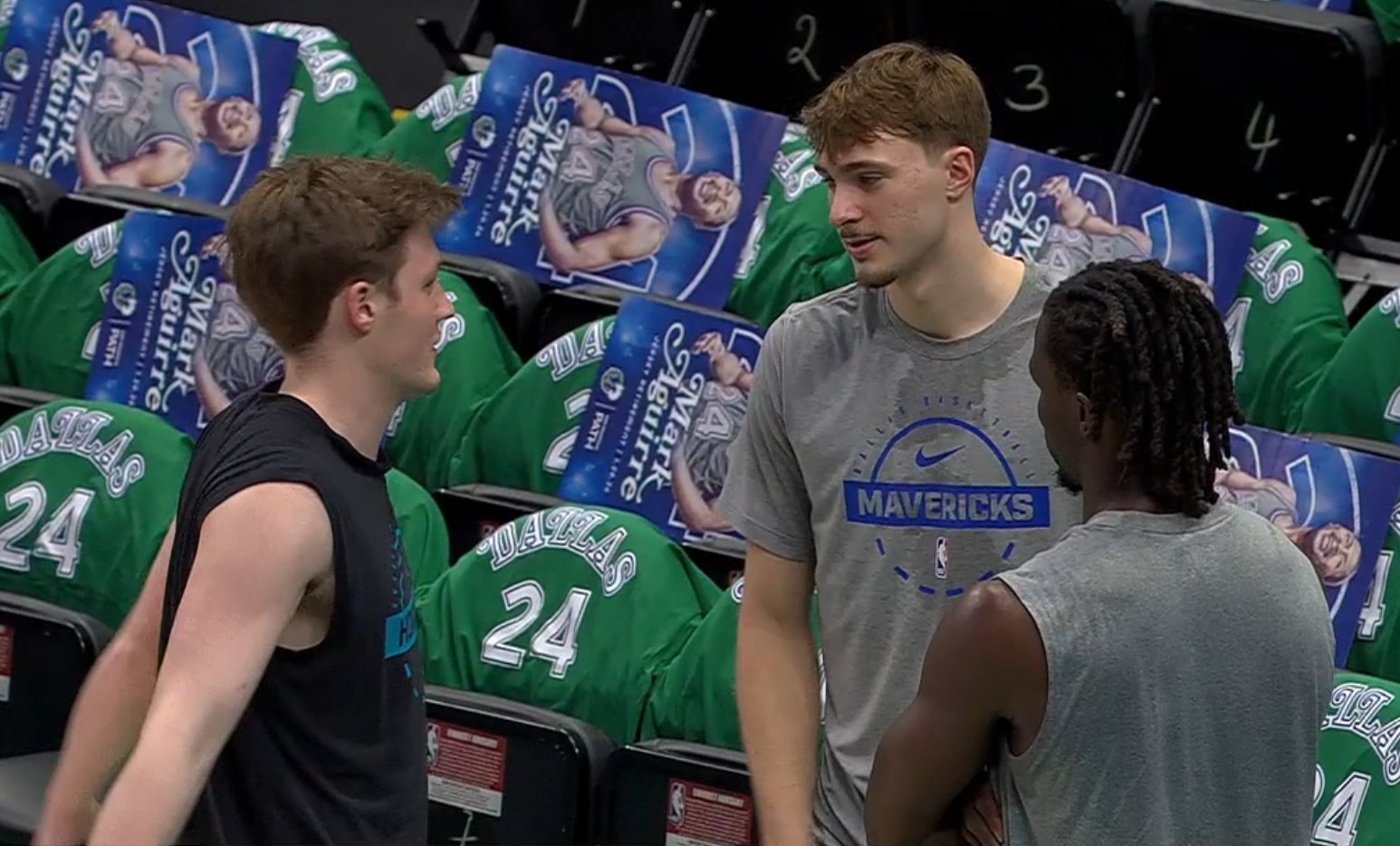 他俩真的显得旁边Sion像黑色人形灯泡啊