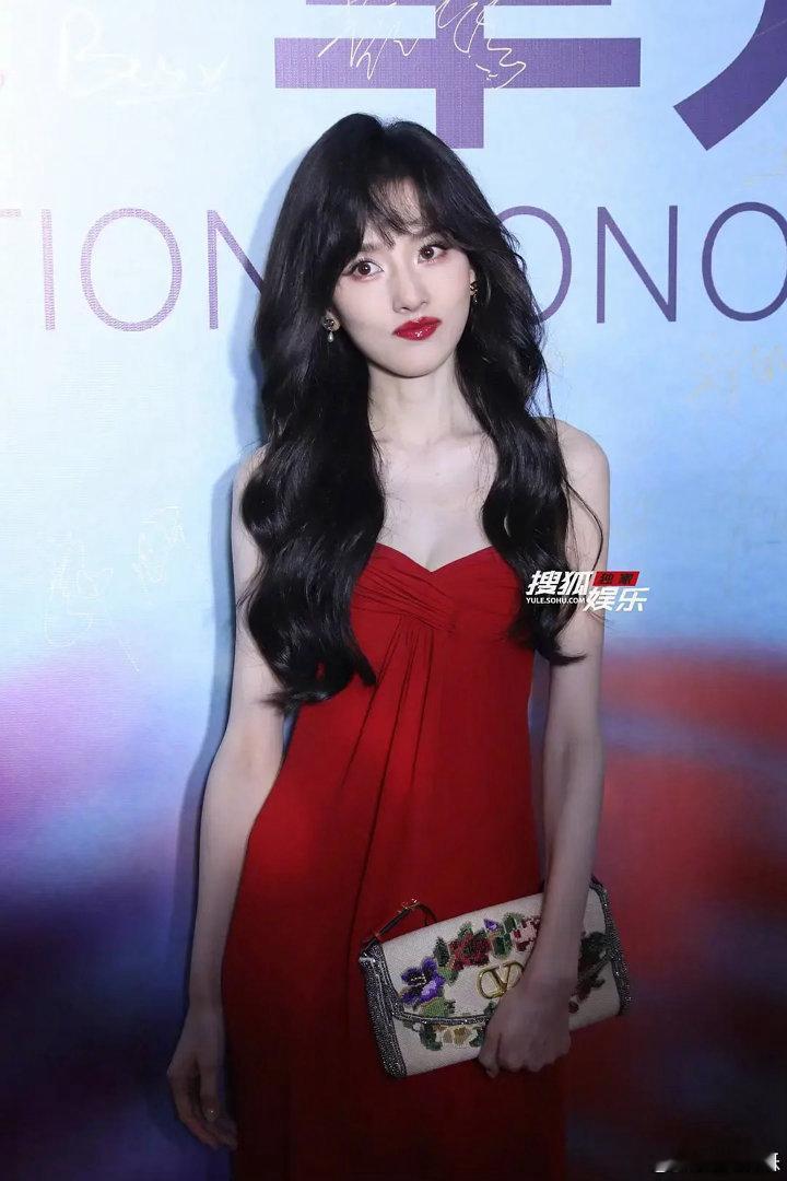 宋祖儿现在好瘦好瘦啊～ 