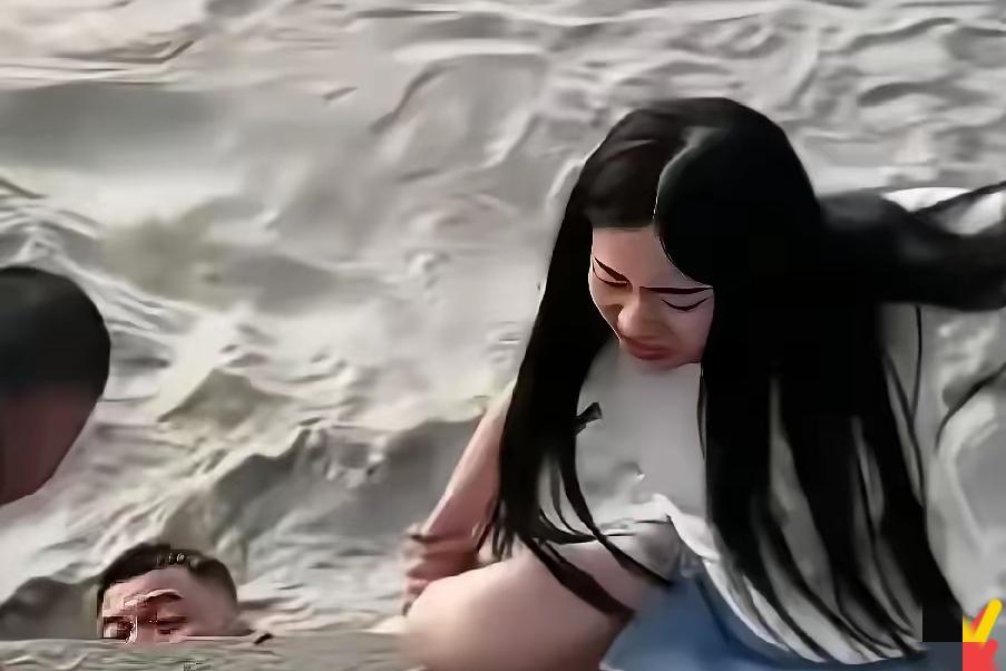 江滩落日下的双向奔赴，藏着婚姻最动人的模样
 
武汉汉口江滩三阳门段，一对结婚刚