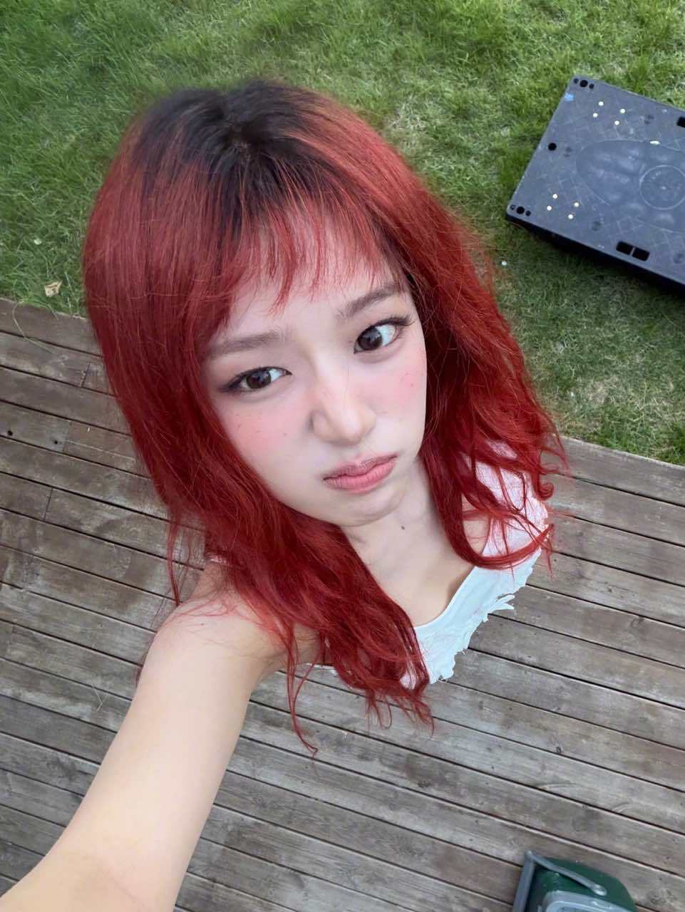 安宥真染红发安宥真染了红发 美！红发宥真 ​​​