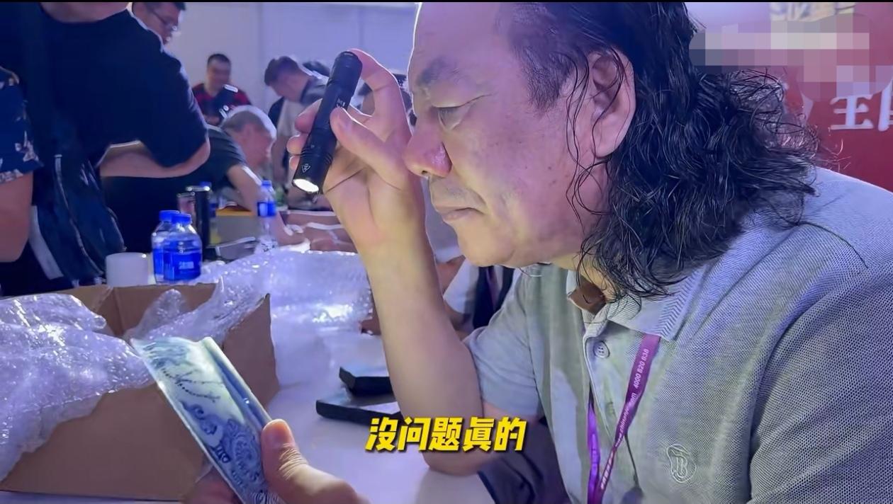 “东西是老的话，范老师会盯着老东西看；
东西是新的话，范老师会盯着老东西看。”[