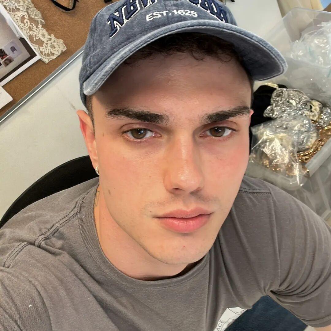 擅长手工活的巴西年轻男孩 Maxime Dufour（马克西姆·杜福尔）目前在巴