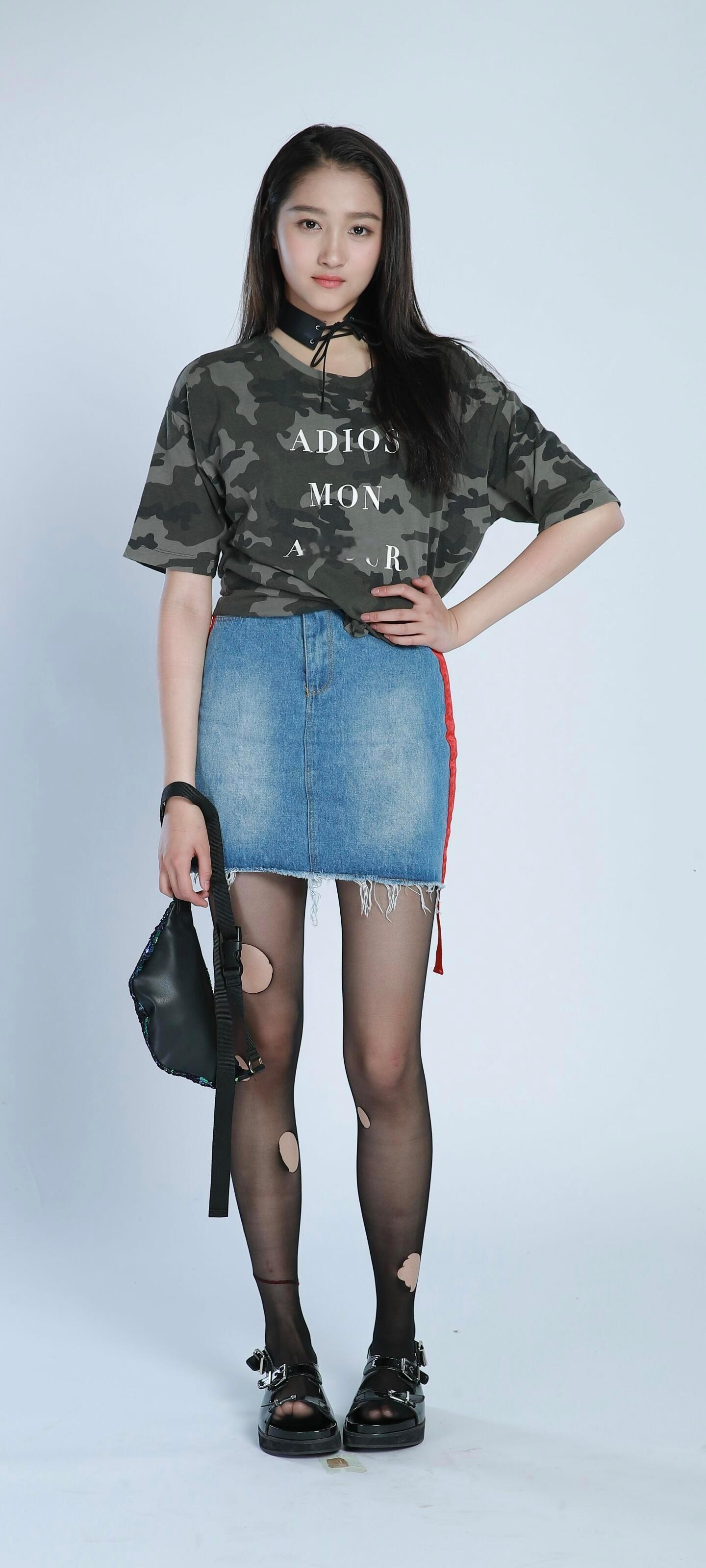 关晓彤生图丝袜有洞 