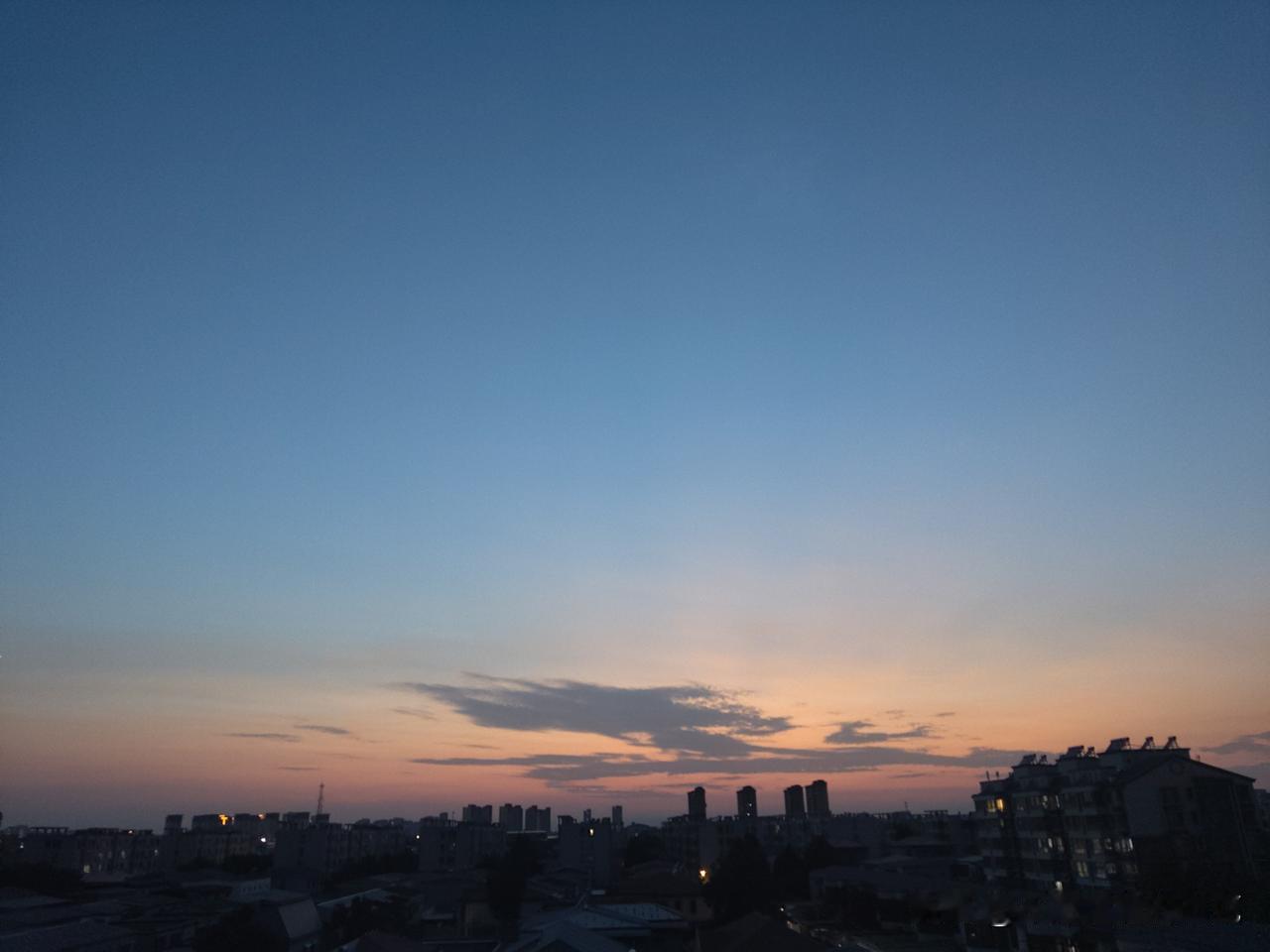 又是崭新的一天
一天好心情