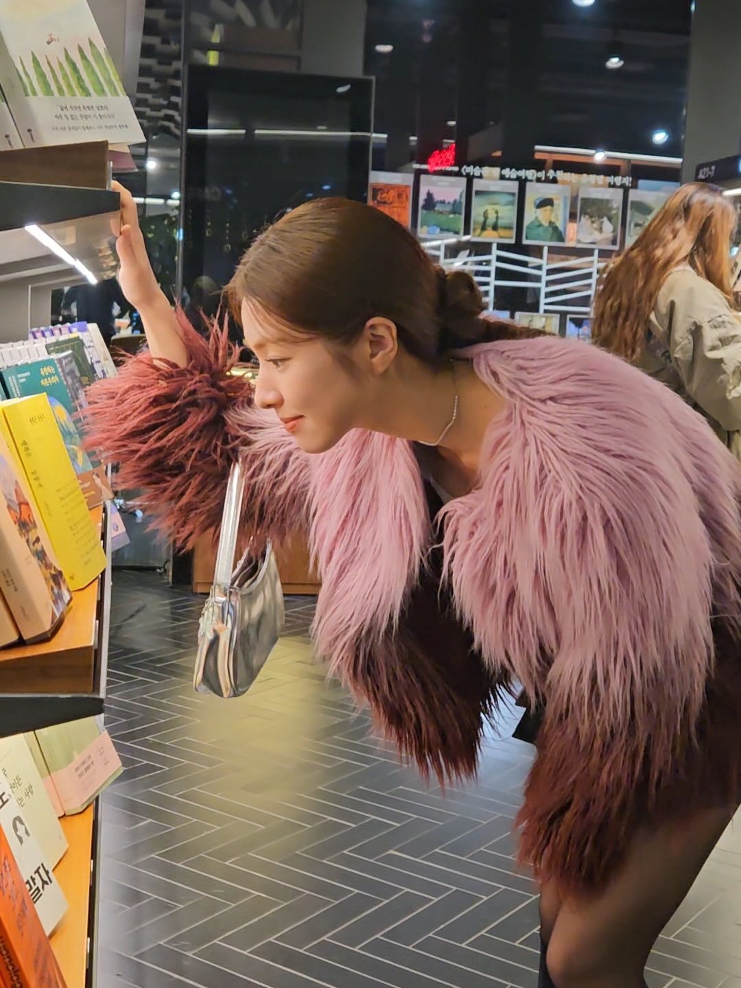 我这次看＜月刊男友＞彻底记住贺营了！漂亮可爱！ 