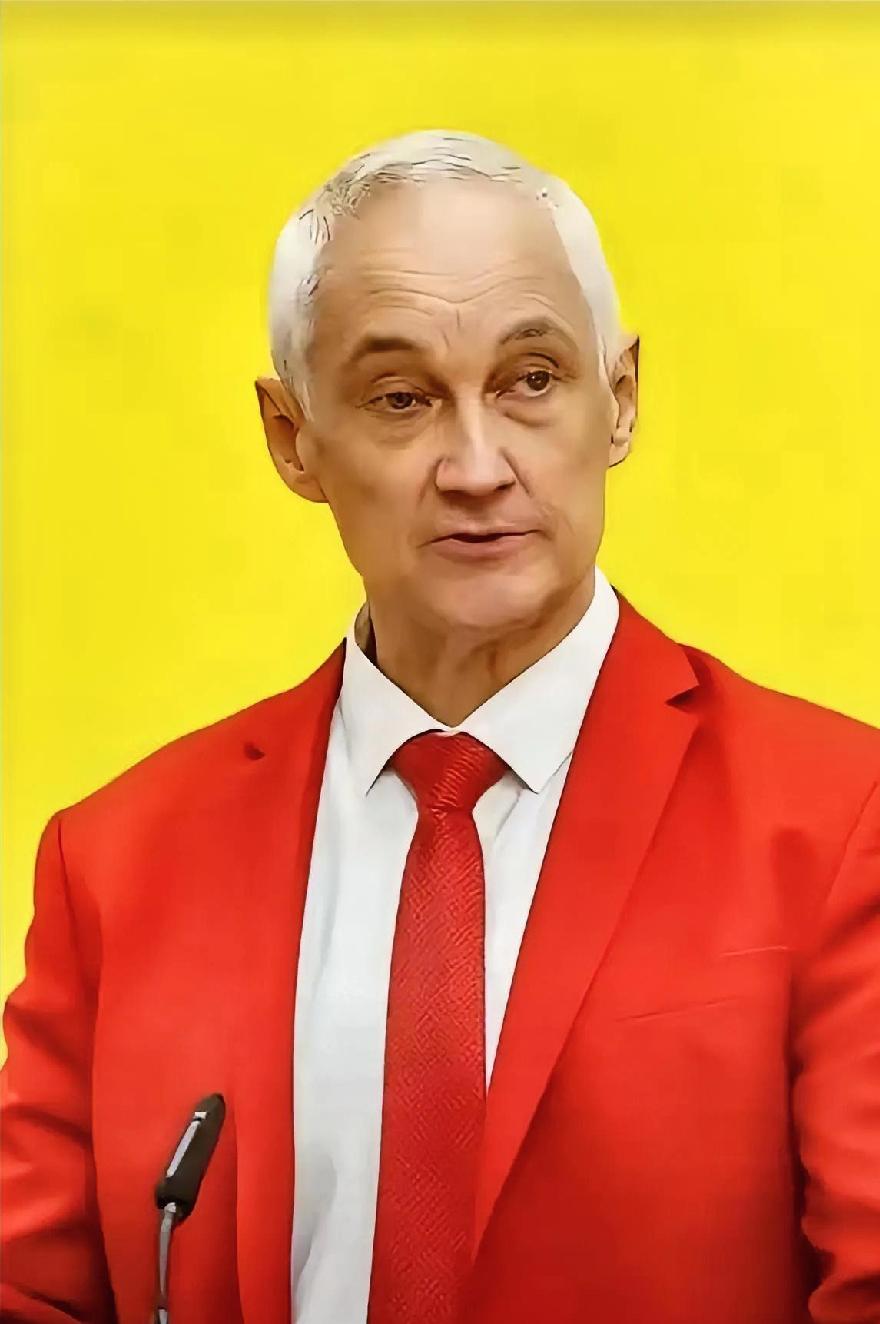 俄罗斯亮出末日武器！北约军演围堵，全球核危机再起？
突然曝光末日级武器！俄罗斯核