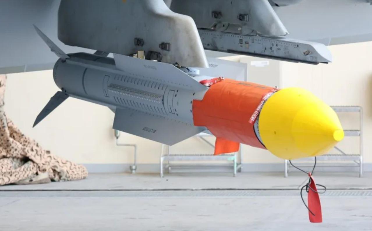 美军新思路，用战机搭载导弹空中拦截高超音速武器。

据知名国际防务网站“海军新闻
