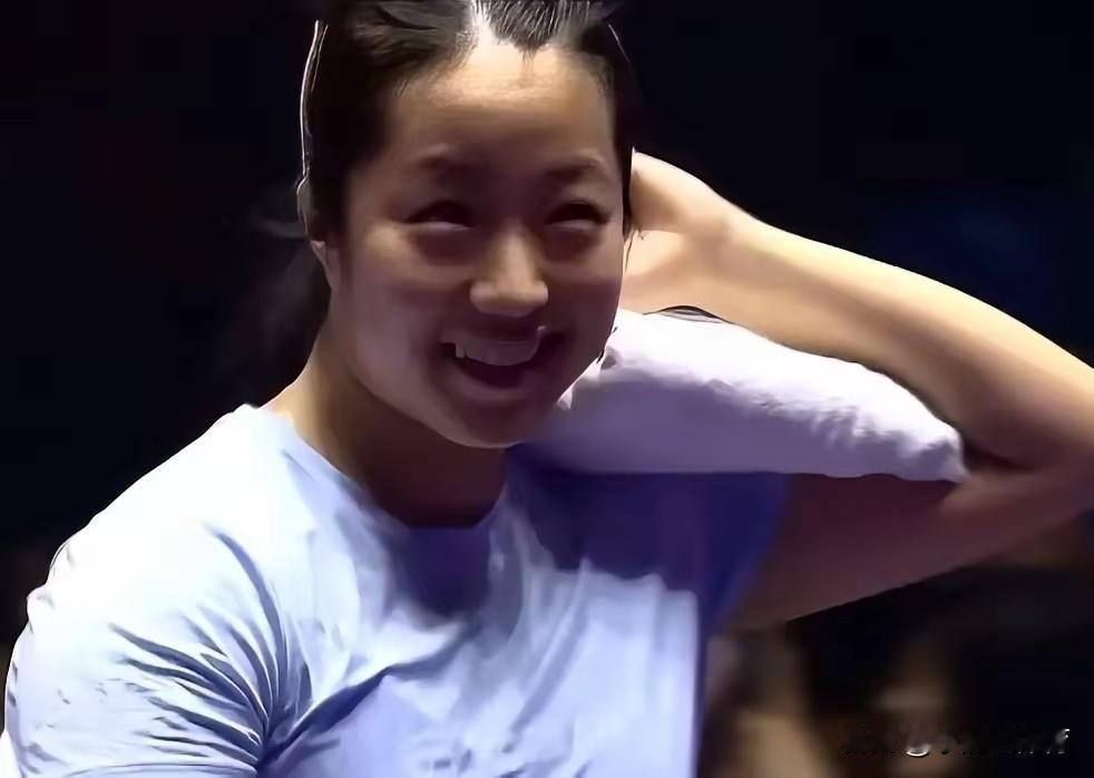 申裕斌真的太招人喜欢了！
 
蒙彼利埃冠军赛，她和莎莎苦战五局，最后2比3惜败。