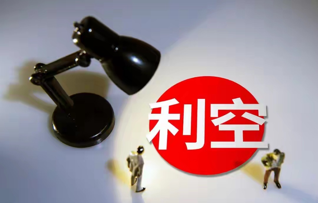 突发！固态电池、芯片、电力板块利空突袭近期A股市场情绪敏感，“老登买酒”引发算力