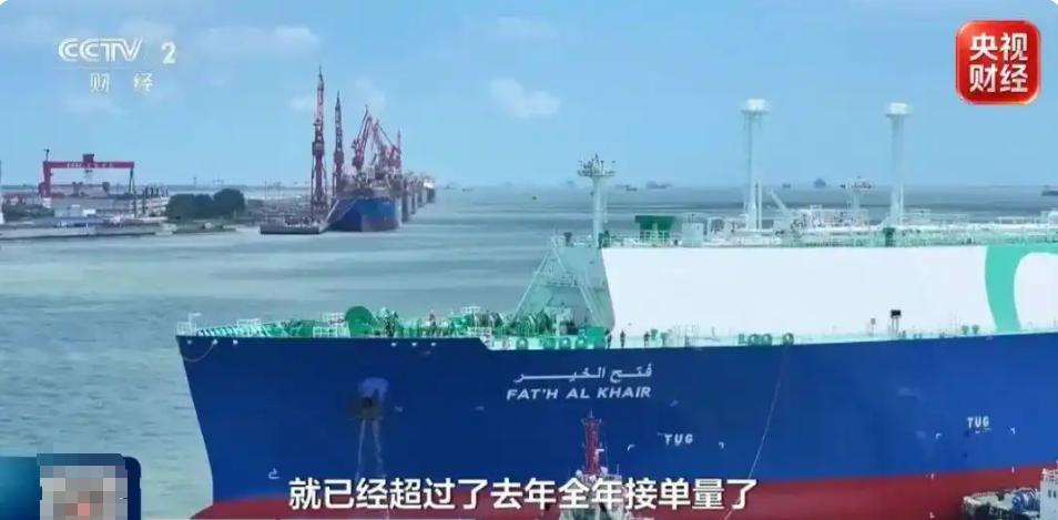 中国造船业爆单了，订单排到了2031年。
工信部最新数据：今年前三季度，中国新接