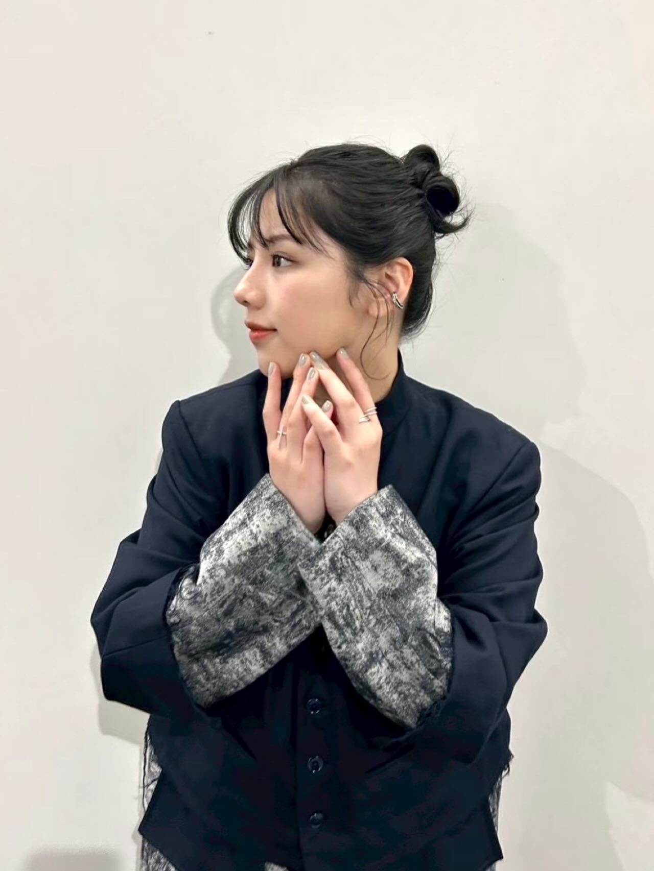 渡邉美穂「🪞🛋🪴最近のお衣装です〜急に暑くなったね…！休み休みやっていきま