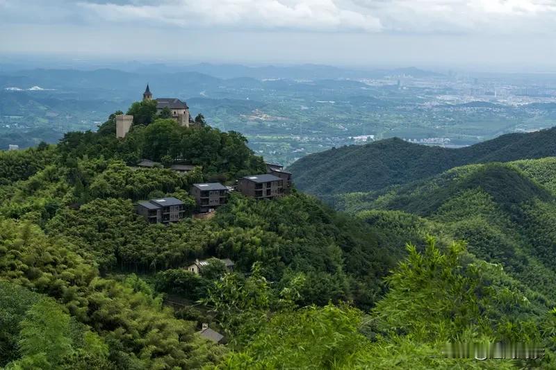 千年铸剑地，清寒传了一辈子！

莫干山的名字，本就沾着一股子凉丝丝的传奇味儿。