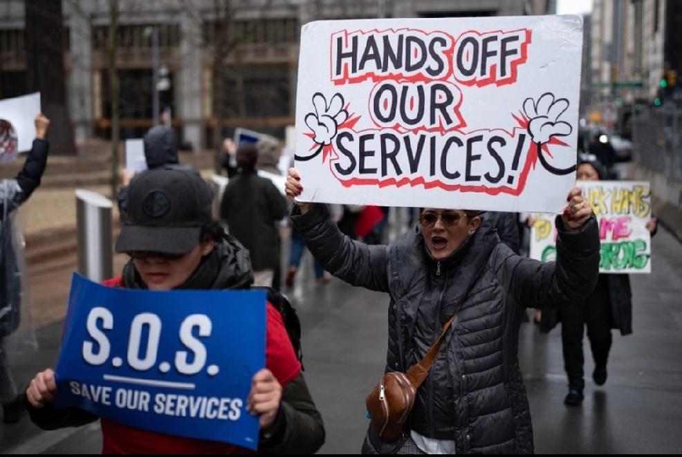 特朗普起诉美国政府这事儿，就跟“自己否定自己”似的，对美政坛影响可不小。此前“封