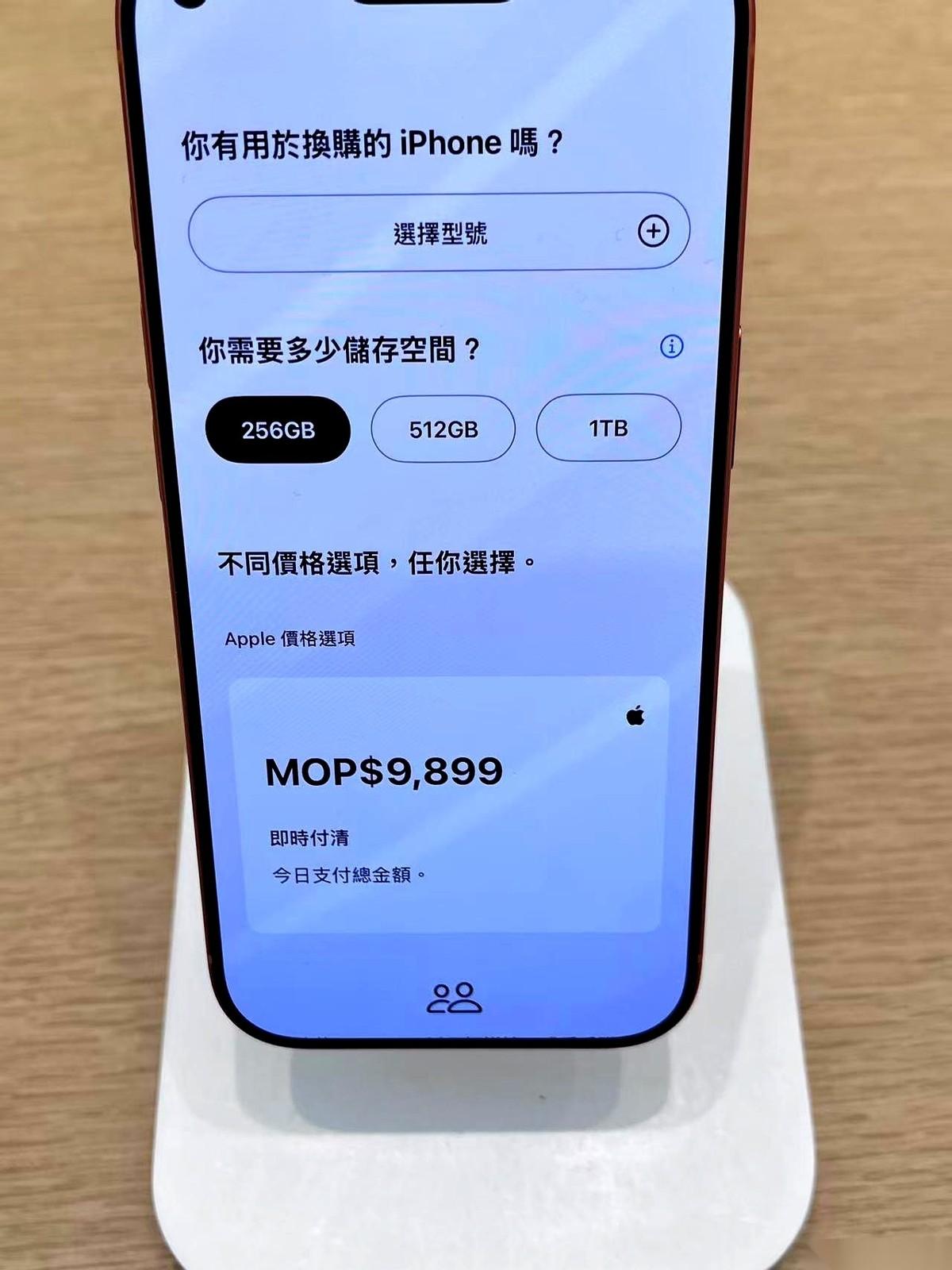 9899澳门币，就这么花出去了。
为了那台最新的iPhone Pro Max。