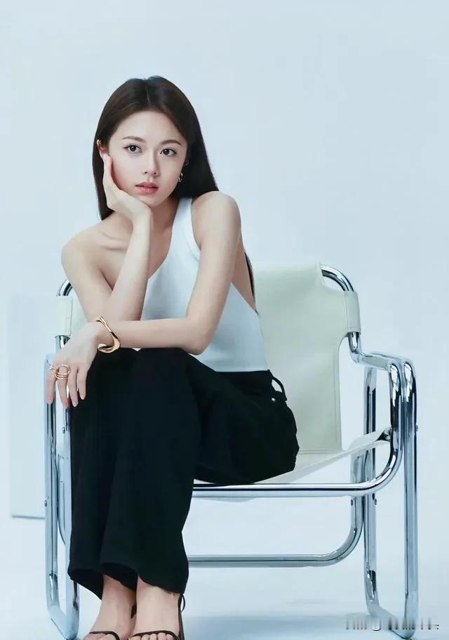 小女孩的赵今麦越来越美了