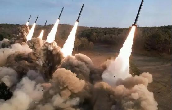 中国如果没有核武器中国还存在吗？梅德韦杰夫说，要是没核武器，俄罗斯早就没了，强大