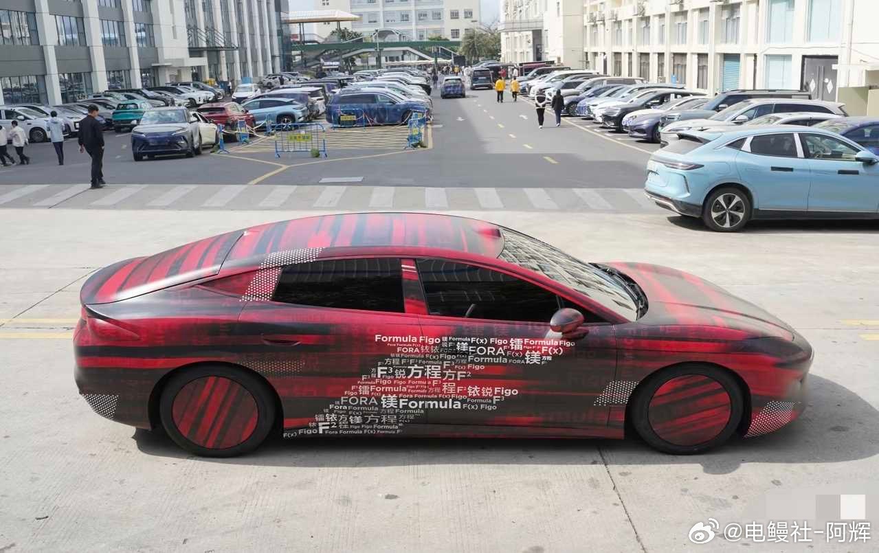 海豹ev当时要有这个颜值，至少可以打上几个回合。昨天是我说话太大声了，这个尾部和