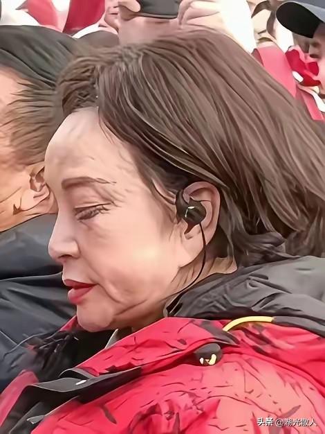 刘晓庆拍戏好路人皆知，很少人知道她也有才情，难怪闲着无聊时她喜欢舞文弄墨，不信你