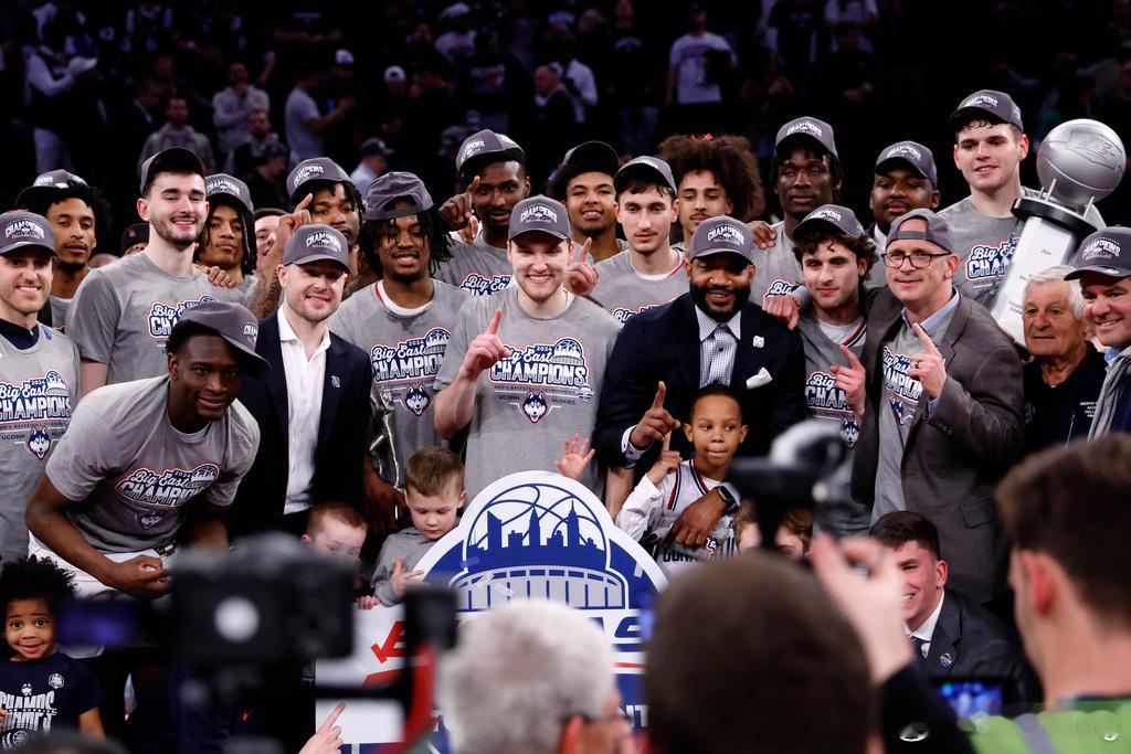 u know…他们可以…我们…uconnmbb