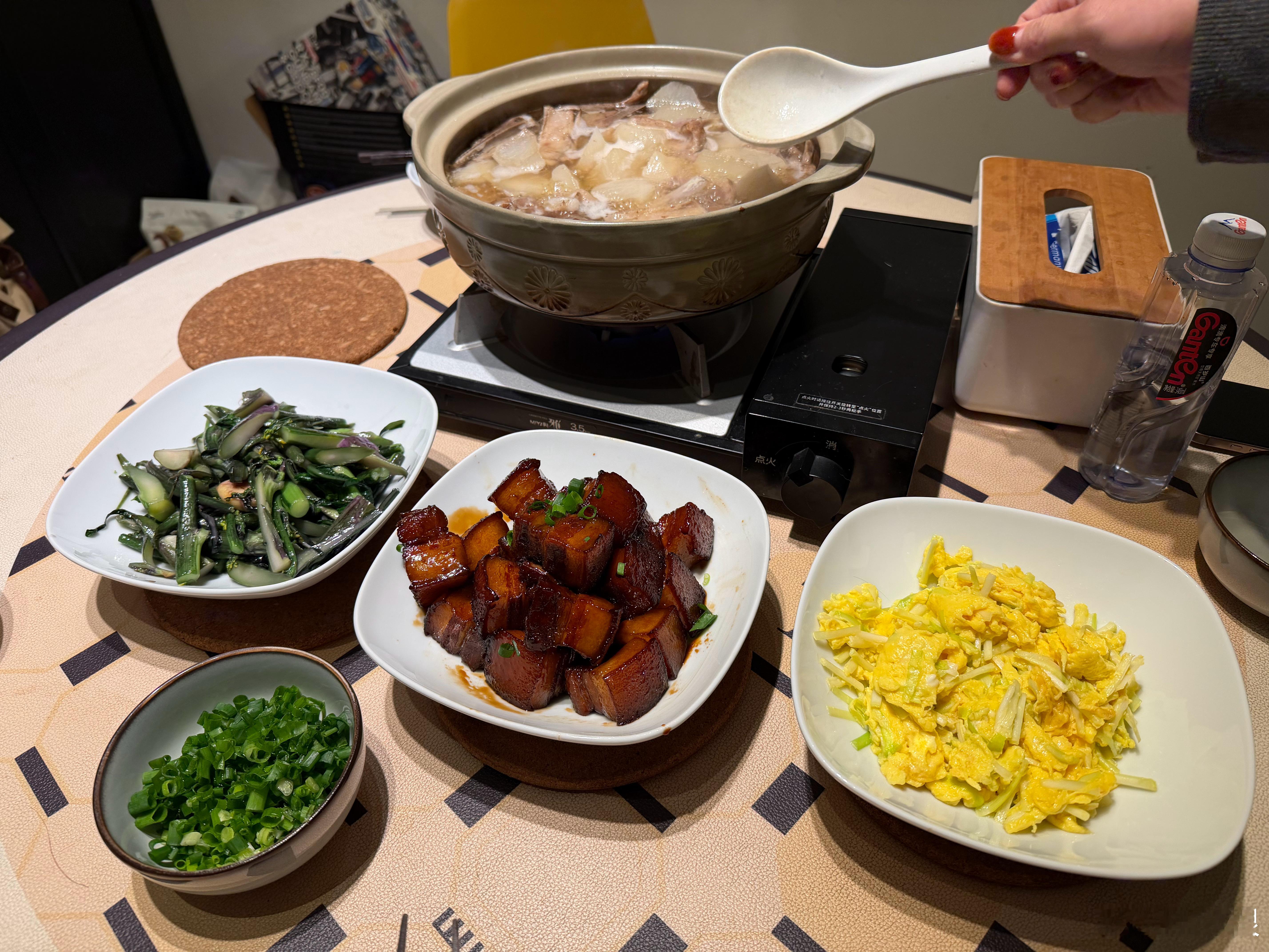 广州好兄弟亲自下厨，品尝家宴。这一手厨艺怎么样？ 