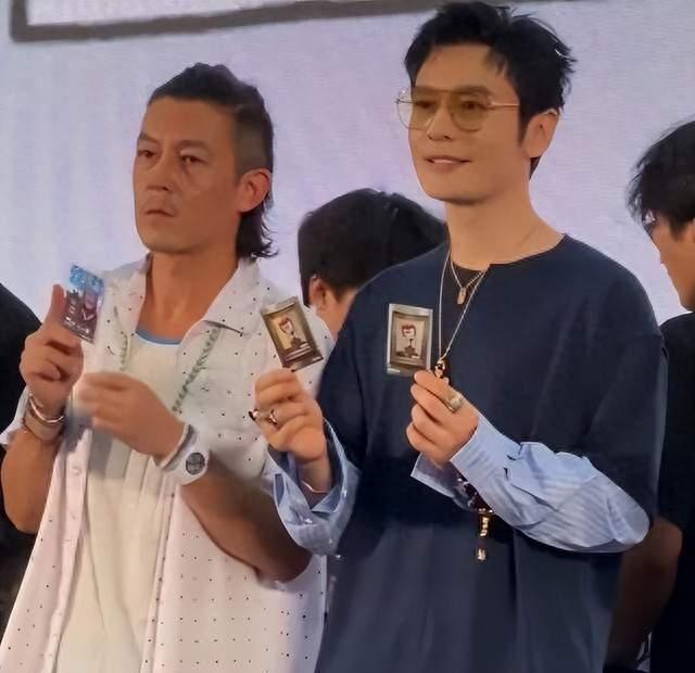 没对比就没伤害，45岁陈冠希和48岁黄晓明同框，状态反差引热议