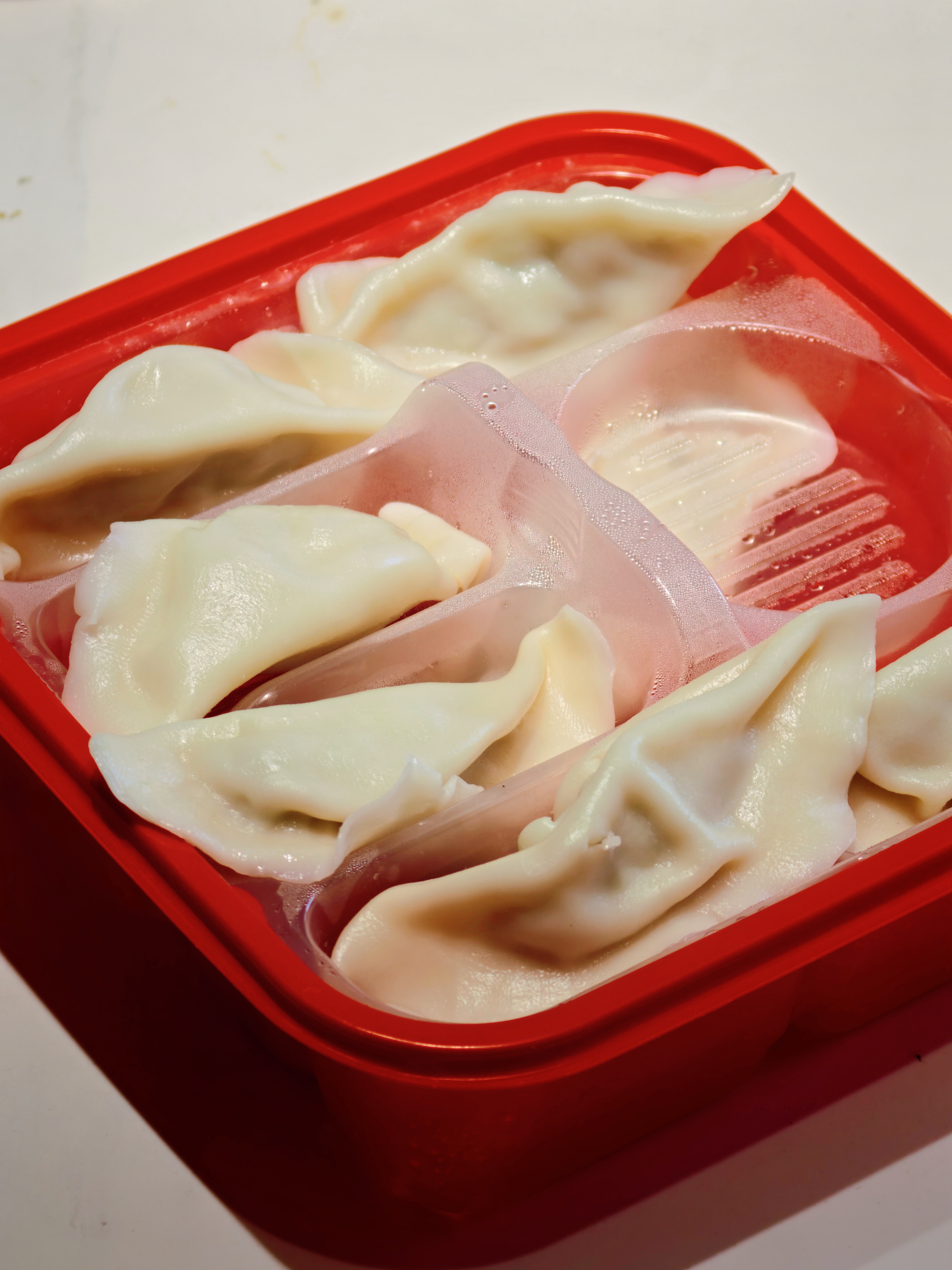 今天想吃饺子，但我不喜欢吃热的，喜欢吃凉饺子。所以早上上班就点了，放到中午刚好放