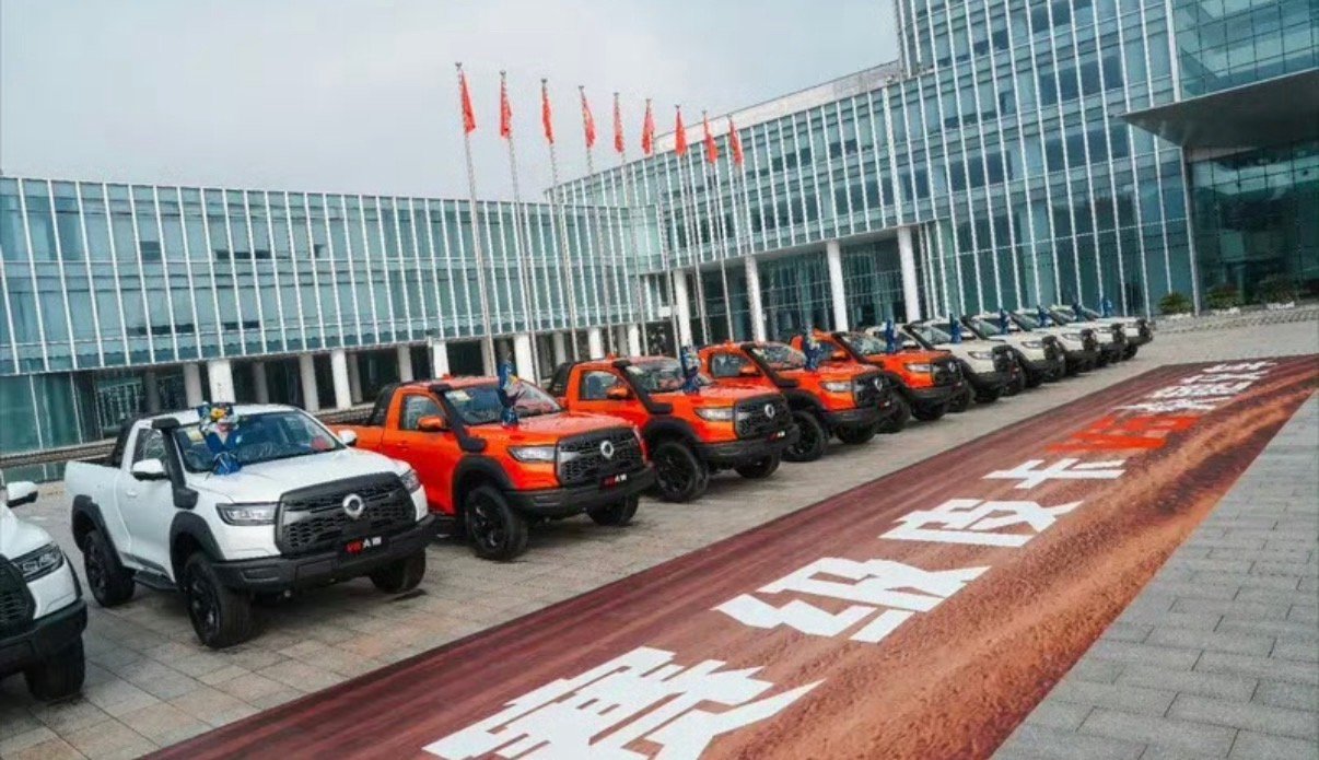 【长城V6火炮正式开启交付 售价22.98万元】9月24日，长城赛级皮卡V6火炮
