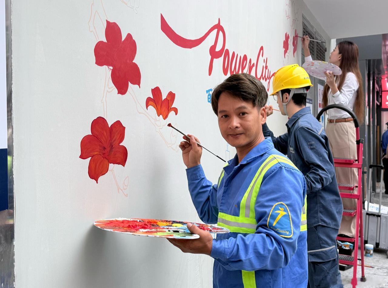 4月23日，广州沙河网红环卫工骆仕岳携手广州供电局，在街道电房共同绘制Power