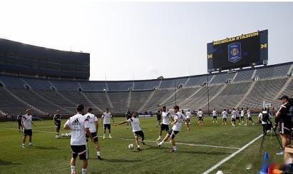 【西媒曝皇马明夏将来华热身】8月4日，皇马刚刚结束了在美国的热身赛，即将返回欧洲