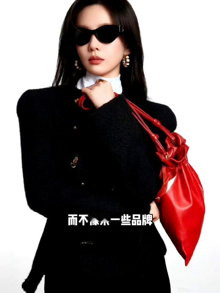 刘诗诗Celine时尚穿搭造型。
作为Celine的全球品牌大使，刘诗诗每次出席