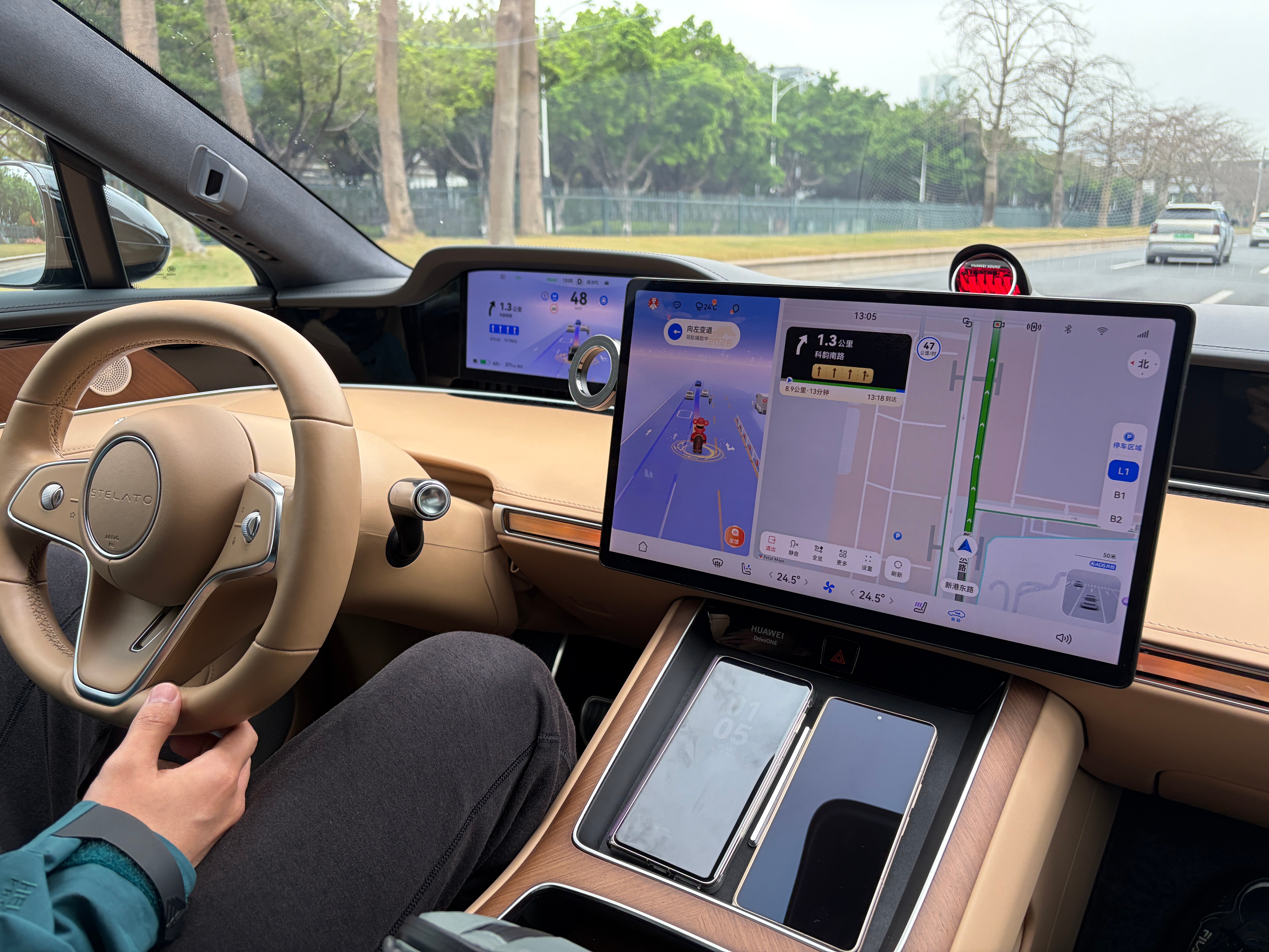 坐上的享界S9了，不小心霸占了的女王座驾，哈哈哈…… 广州