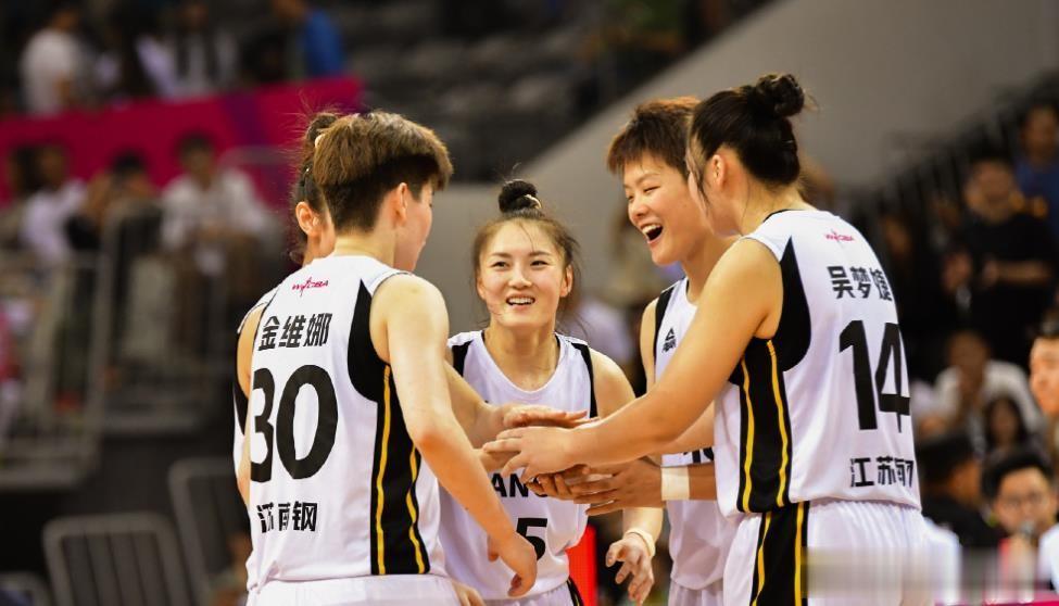 江苏女篮豪取13连胜，厦门、天津女篮先后惨遭12连败
江苏女篮继续以13连胜的战