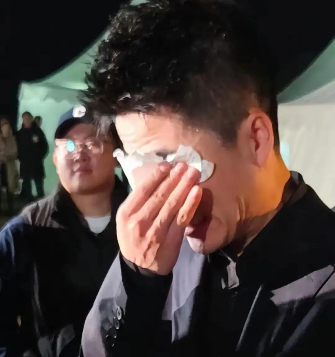 当董宇辉刚刚赢了造谣者，胖东来老板又被迫公开全部经营数据、甚至直播切割玉石才能硬