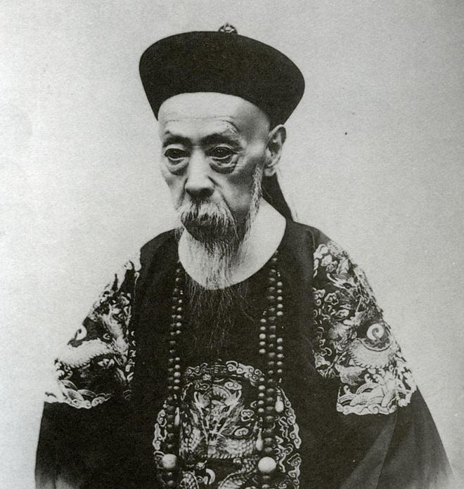 1911年，英国《泰晤士报》驻华记者莫里循披露，庆亲王在英国银行的存款高达712