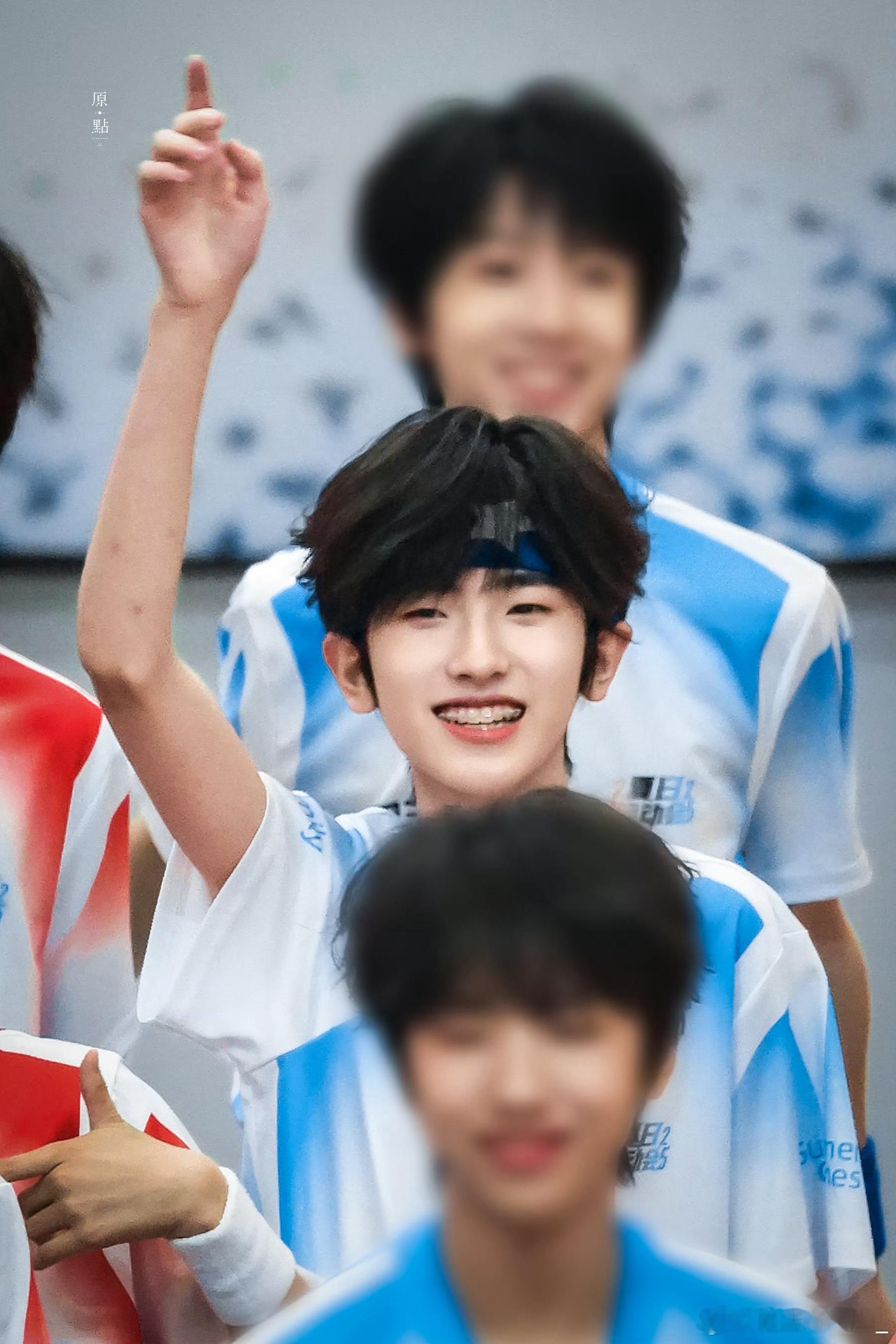 左奇函  💙左奇函 四代第一鼓手 💙左奇函 四代第一rap担  °⑅+「全世