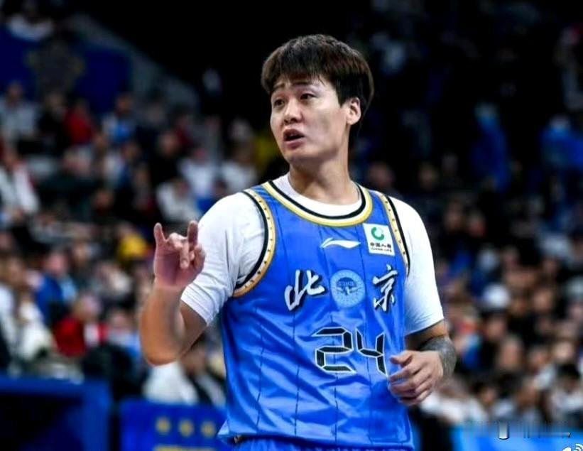 再借给赵睿一个胆子也不敢信口雌黄了！
北京首钢男篮球员赵睿因涉嫌地域性歧视言论被