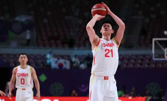 胡金秋10中9轰20+12头功：3数据全场最高 遭争议判罚仍统治内线北京时间2月