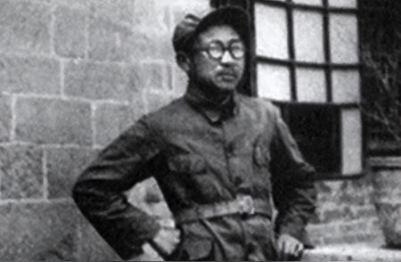 1942年，新四军副军长张云逸前往军部开会，却被汉奸拦下，遭遇人生最大的危机，关