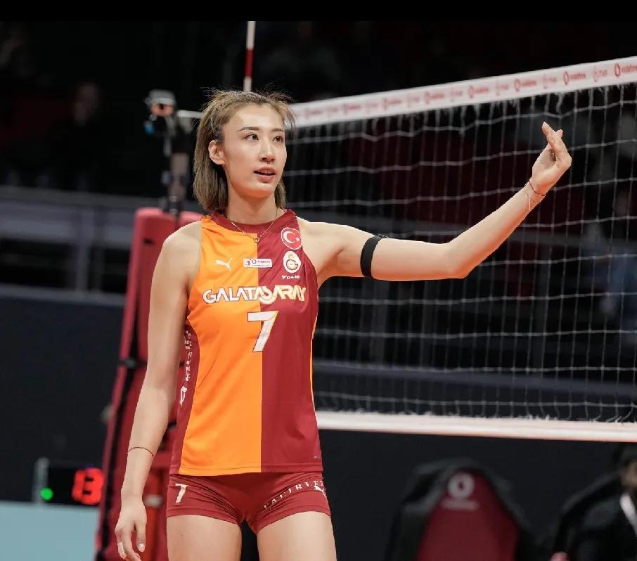王媛媛今晚单场再次贡献8次拦网！副攻王媛媛今晚再次闪耀土超赛场！今天晚上的土超联