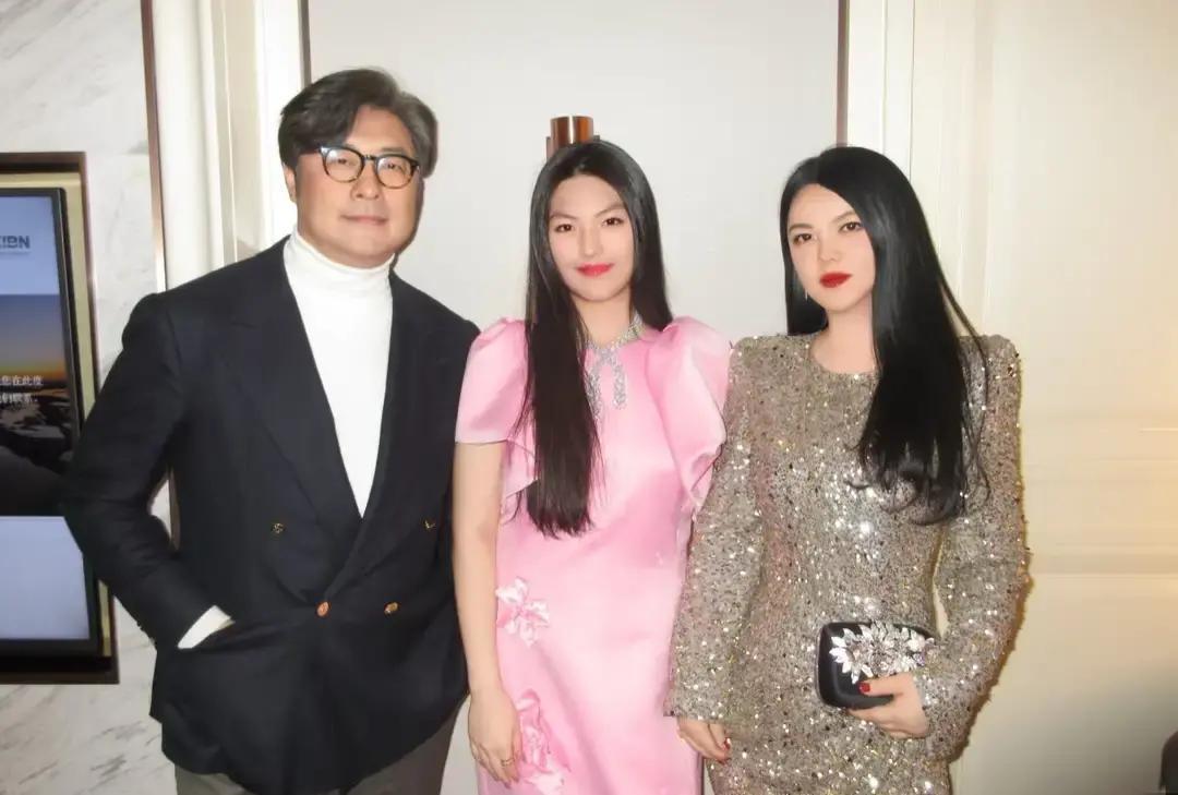 生在终点线是种什么体验。看看王诗龄就知道。
 
大夏天跑哈尔滨，一家子不是简单旅